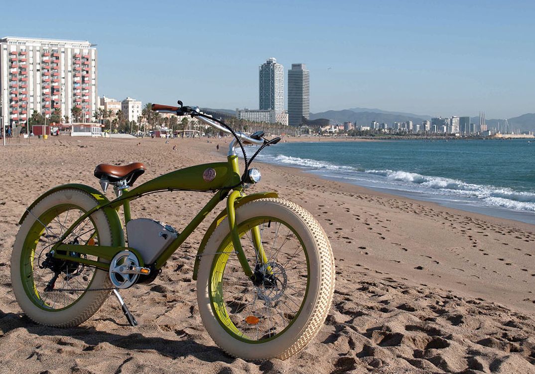 image shows: Rayvolt Beachin Electric Bicycle Lifestyle 1