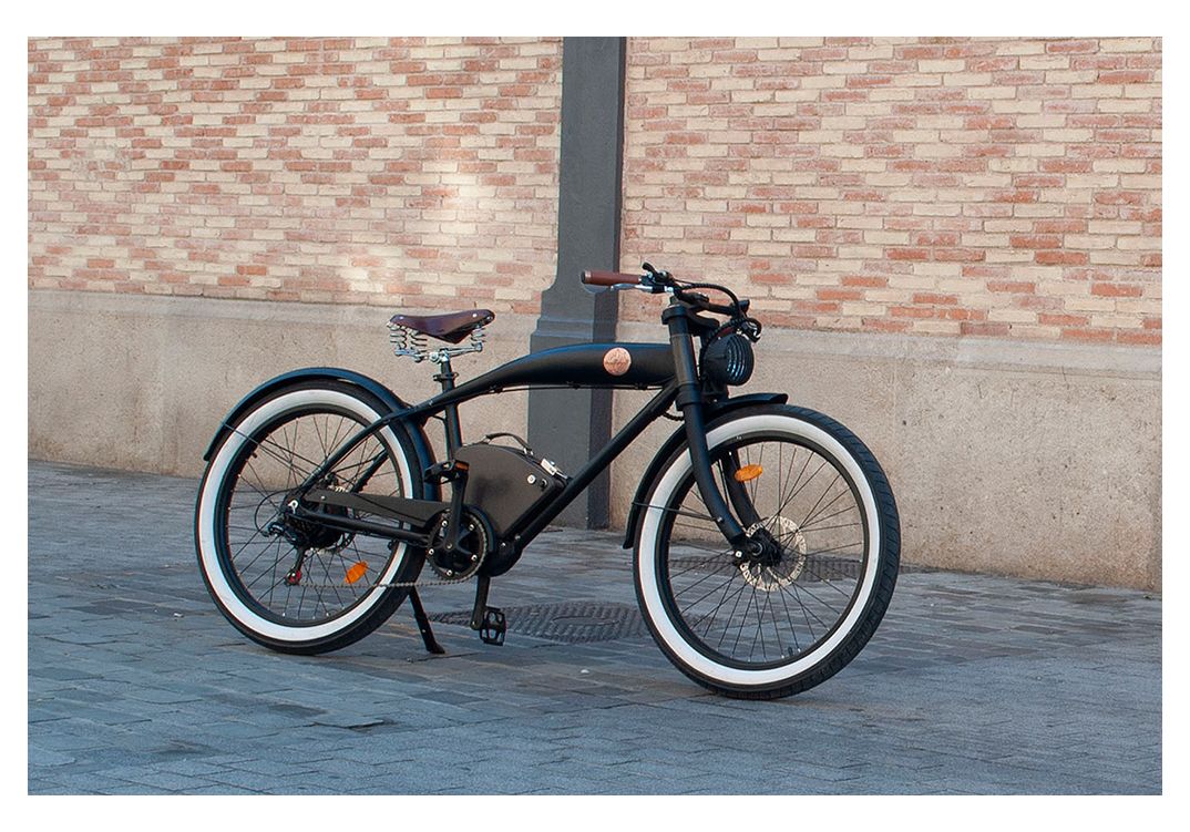 image shows: Rayvolt Clubman Electric Bike Lifestyle Image